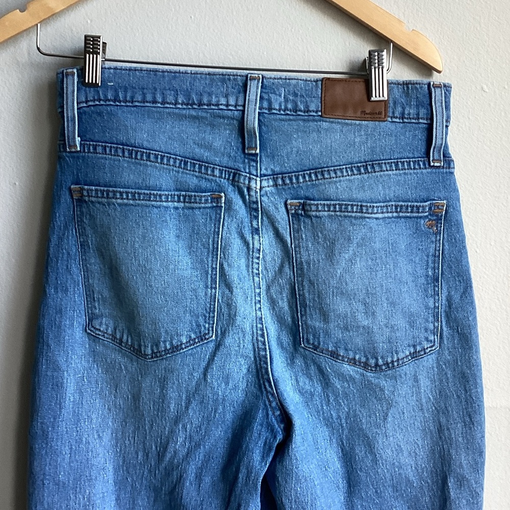 Madewell women’s Relaxed Jeans in Medium Blue Wash - Picture 4 of 11